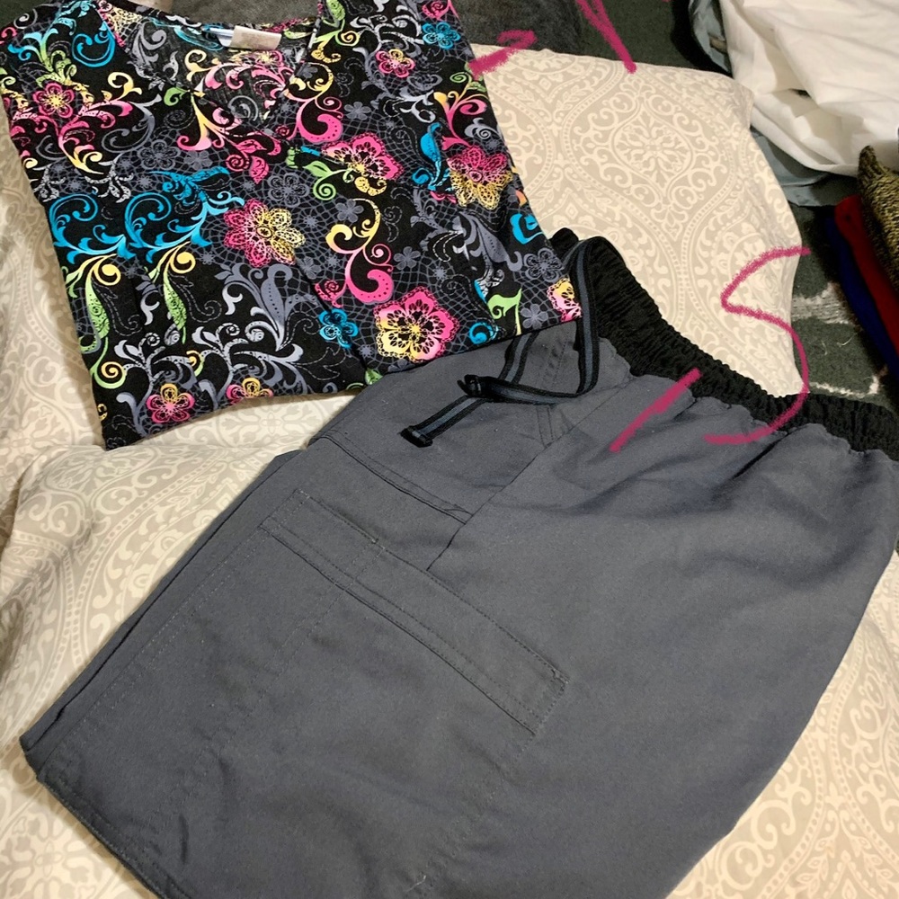 Scrub set
